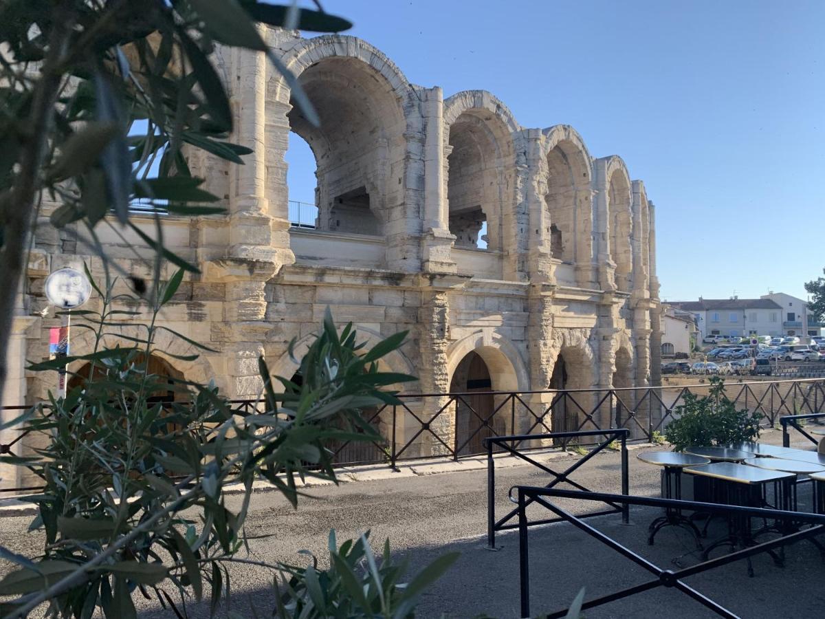 Holiday In Arles: Appartement De L'Amphitheatre Exterior foto