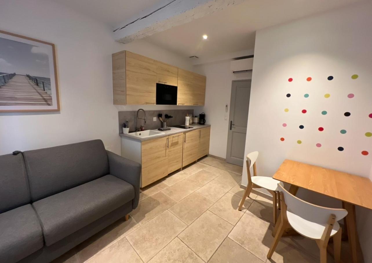 Holiday In Arles: Appartement De L'Amphitheatre Exterior foto
