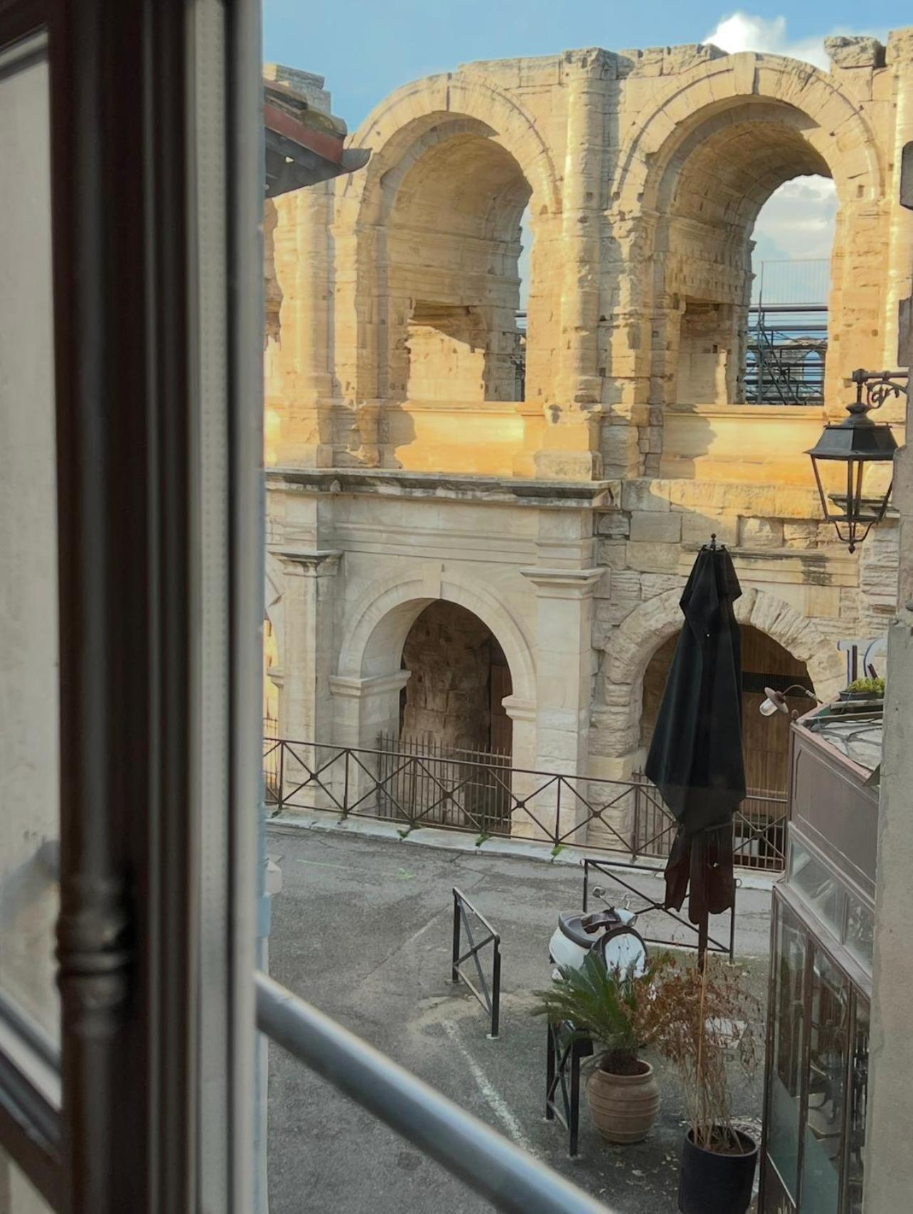 Holiday In Arles: Appartement De L'Amphitheatre Exterior foto